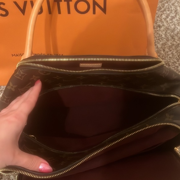 Louis Vuitton - Picture 4 of 7